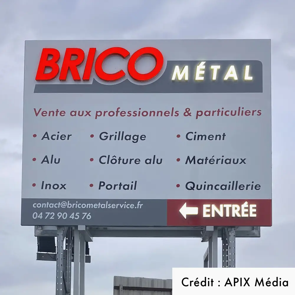 APIX Media a réalisé l'enseigne Brico Métal avec des modules LED COB 17