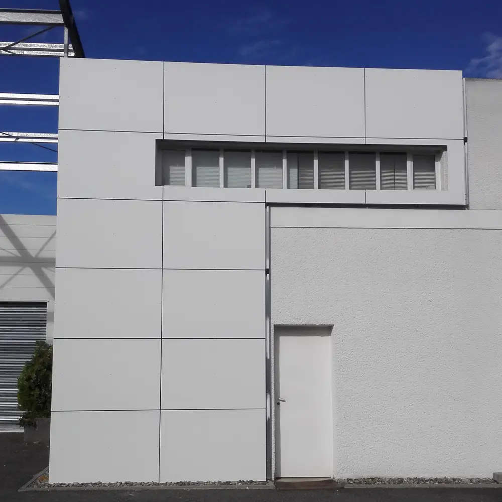 Façade réalisé en MatelBond blanc